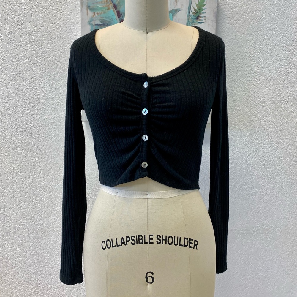 Black cropped long sleeve too